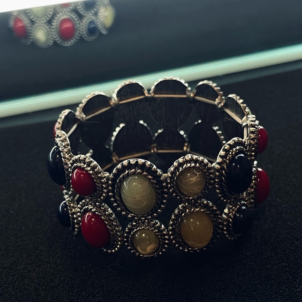 Chic Beaded Bracelet with Red, Black, and Cream Stones